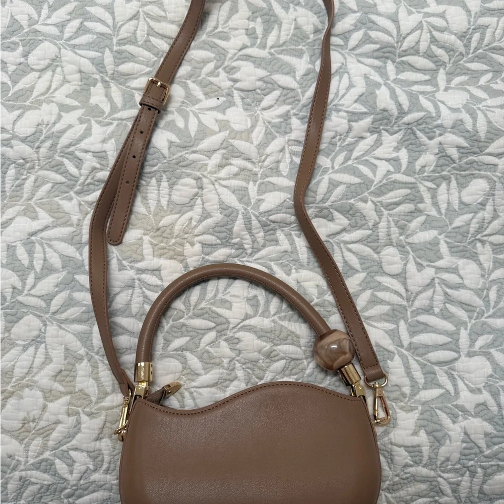 Melie Bianco Tan Shoulder Bag - Picture 4 of 4